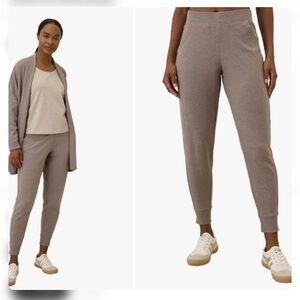 Pact Airplane Joggers Size Large